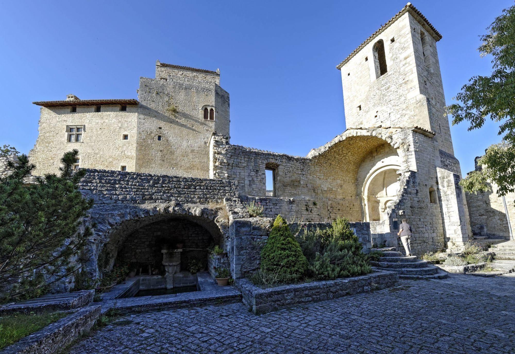 Logis Hotel Les Hospitaliers Le Poet-Laval Exterior photo