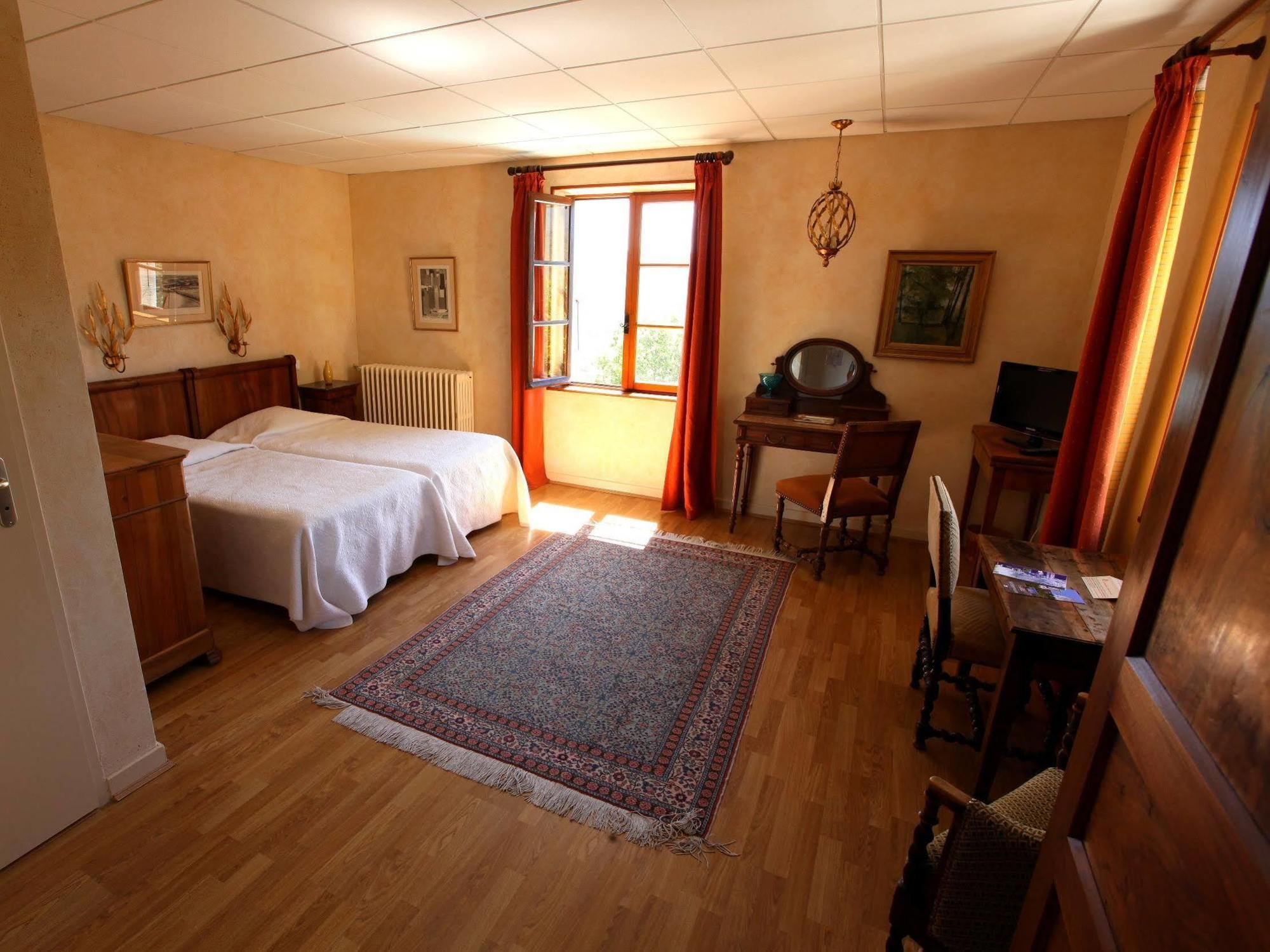 Logis Hotel Les Hospitaliers Le Poet-Laval Exterior photo